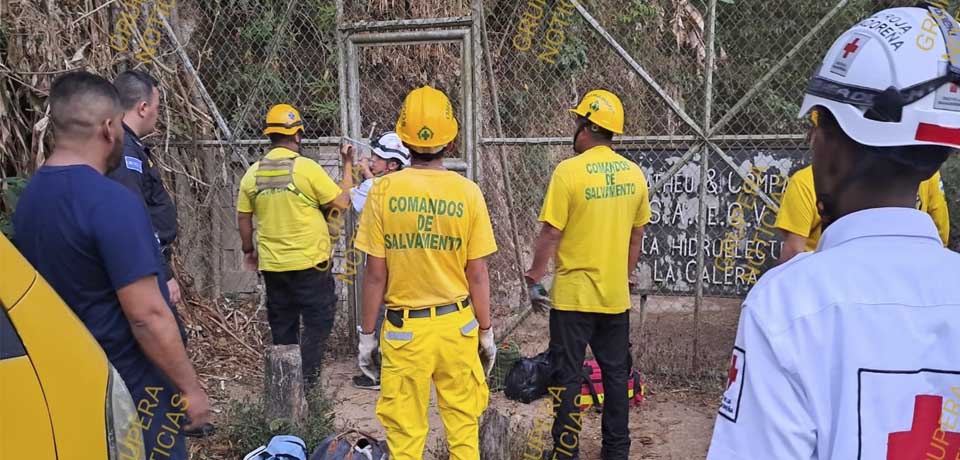 Mujer pierde la vida tras caer a un barranco en Sonsonate