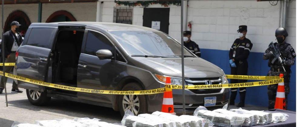 Vehículo y más de $5 mil provenientes de actividades ilícitas pasan a nombre del Estado