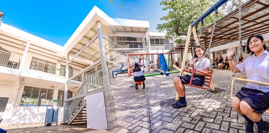 DOM entrega Centro Escolar de Nahuizalco completamente renovado