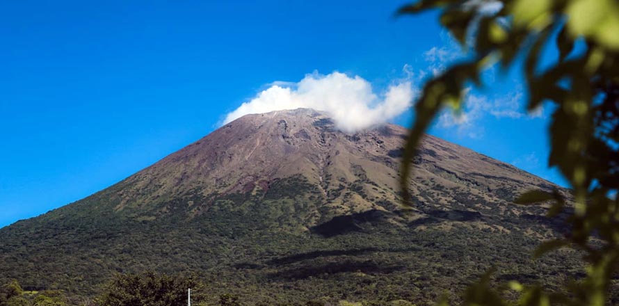 Emanación de gases en volcán Chaparrastique podría continuar en los próximos días, según MARN