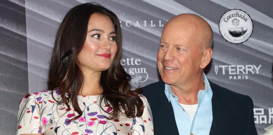 Esposa de Bruce Willis pide a paparazzi que no le hablen si lo ven en la calle