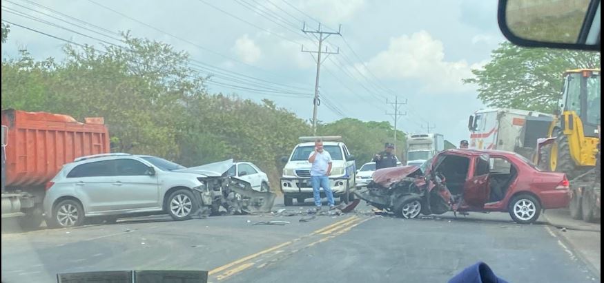Se registra brutal accidente en carretera Litoral: «Se dieron de frente»