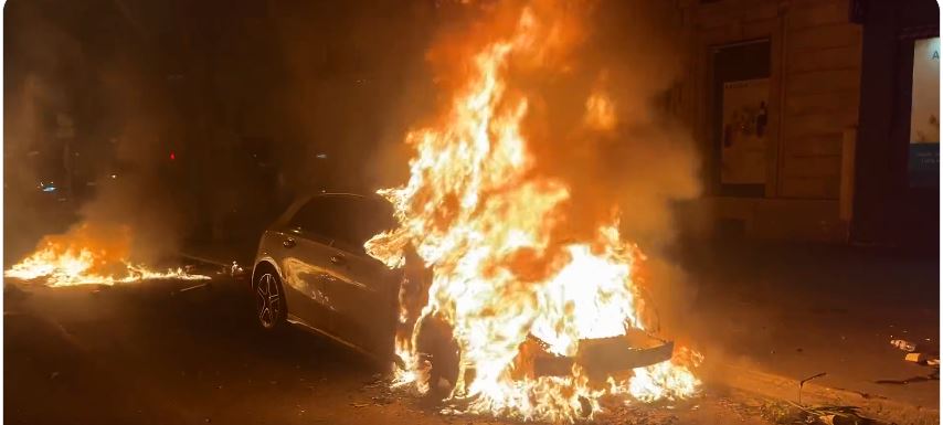 París llena de basura, incendios y protestas contra reforma a la jubilación, decretada por Macron