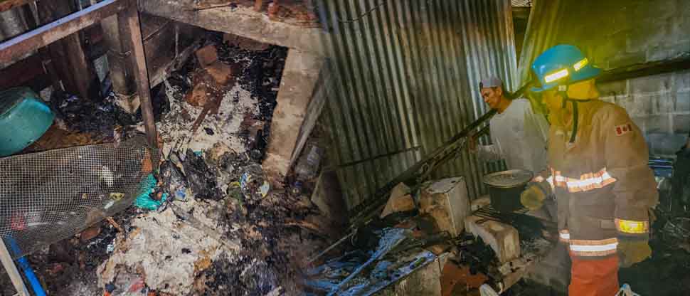 Bomberos auxilian a una familia tras incendiarse su vivienda en El Paraíso, Chalatenango