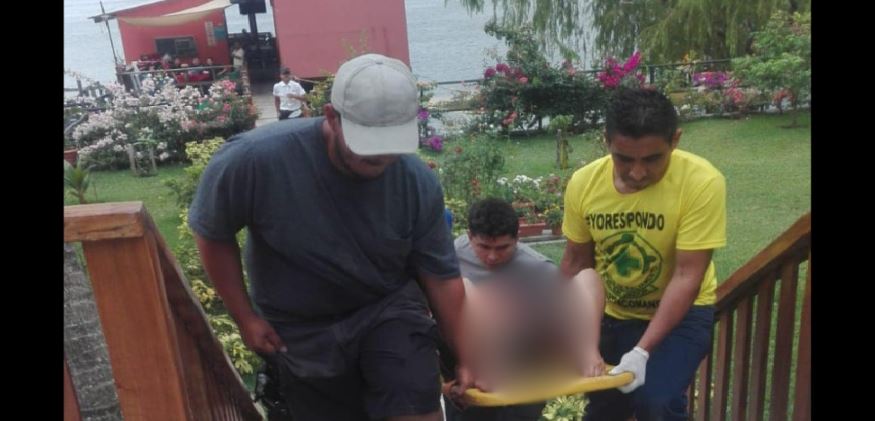 Turistas chocan con dos motos acuáticas en lago de Coatepeque