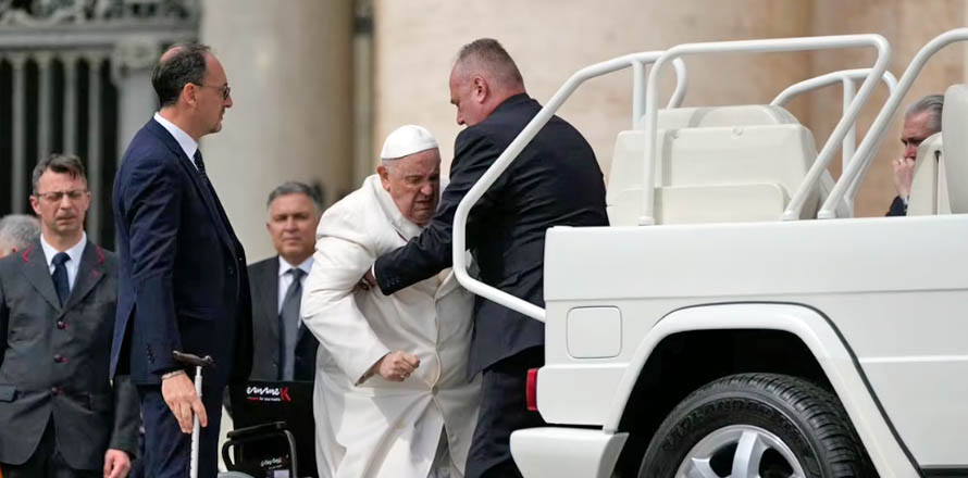 Papa Francisco es hospitalizado de emergencia