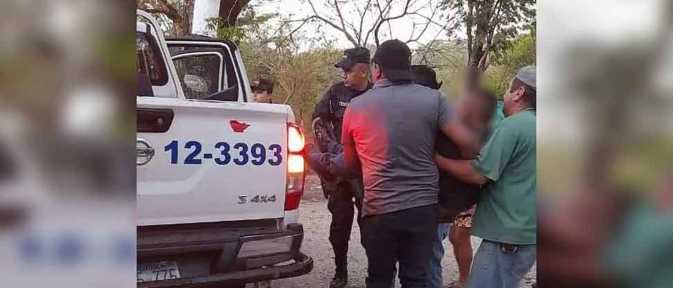 Motociclista resulta lesionado tras impactar contra la parte trasera de un autobús