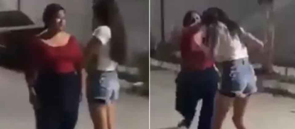 Madre golpea a su hija para enseñarle a defenderse del bullyng en México
