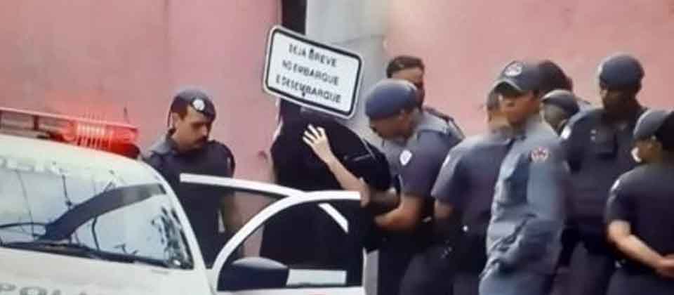Estudiante de 13 años mata a profesora en Brasil