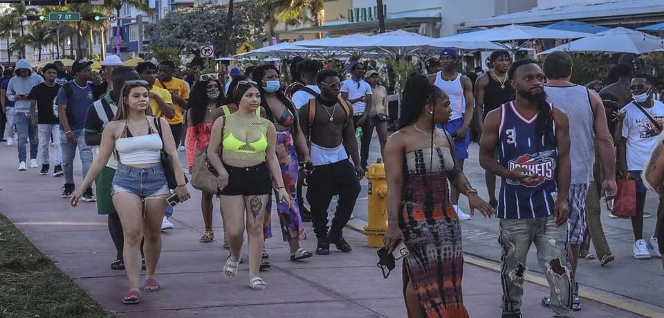 Decretan toque de queda en Miami Beach tras segundo tiroteo