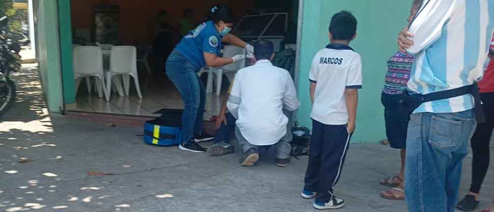 Socorristas auxilian a motociclista que se accidentó en Santa Ana