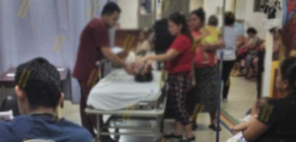 En un descuido, niña de dos años sale a la calle y es atropellada por un vehículo