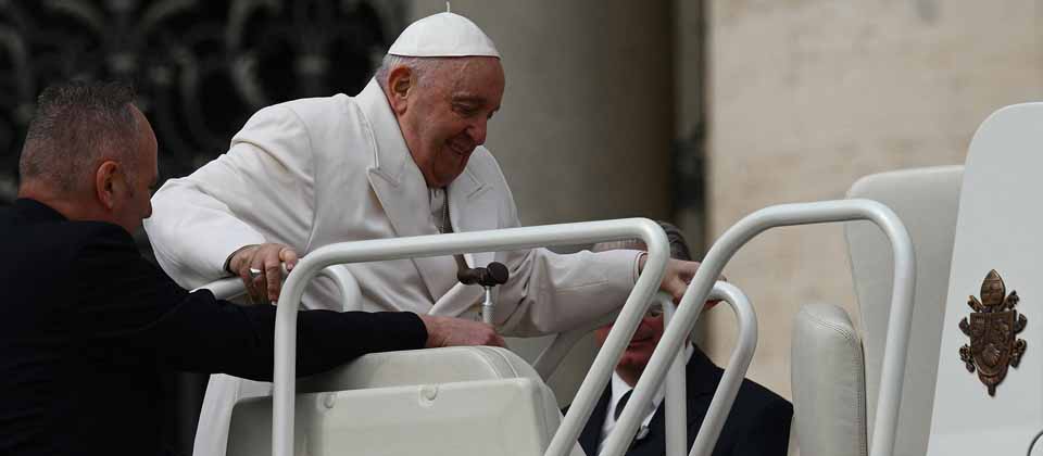 Papa Francisco vuelve a trabajar