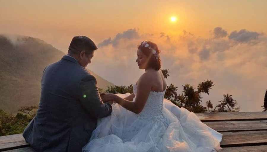Pareja se casa en el mirador del Golfo de Fonseca