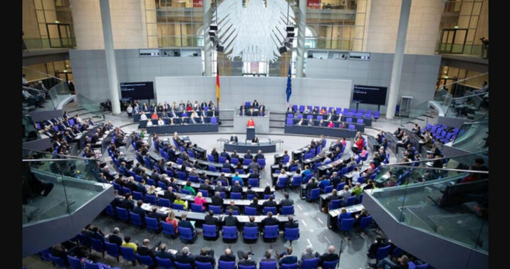 Parlamento de Alemania aprueba disminuir su número de escaños