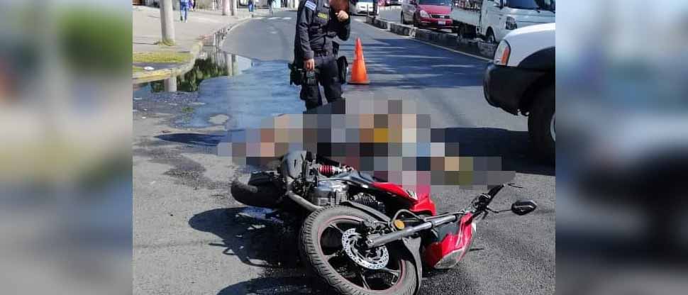 Dos personas que se transportaban en motocicleta sufren aparatoso accidente en Ilopango