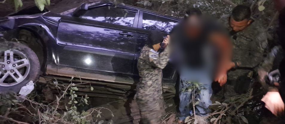 Militares rescatan a un hombre tras accidentarse y caer en una quebrada en San Miguel