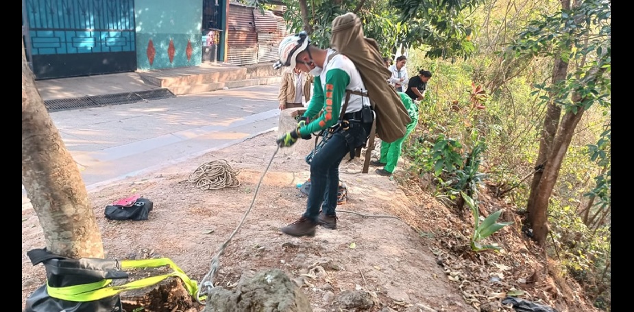 Hombre pierde la vida tras caer en una quebrada de San Salvador
