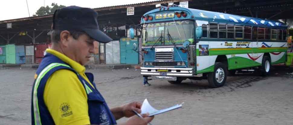 Multan a busero tras inspecciones al transporte colectivo en el occidente del país