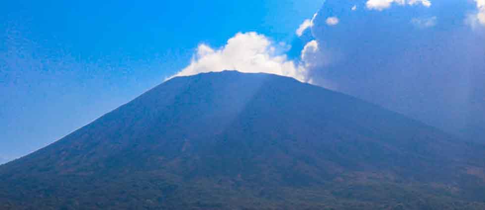 Protección Civil mantiene despliegue operativo ante desgasificación del volcán Chaparrastique