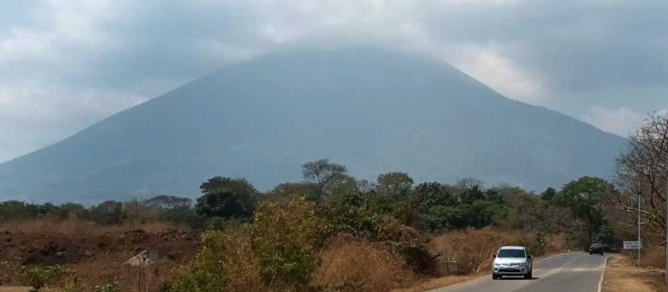 Piden a salvadoreños no atender rumores respecto al volcán Chaparrastique
