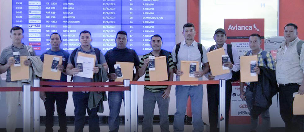 Nuevo grupo de salvadoreños viaja a Canadá para trabajar legalmente por 24 meses