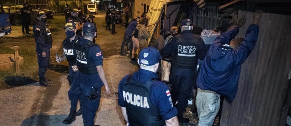 Costa Rica tendrá hasta 9,500 policías cada día en las calles como medida excepcional por seis meses para combatir la violencia