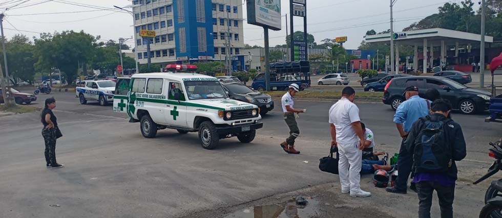 Fuerte choque deja a un lesionado sobre la carretera de Oro