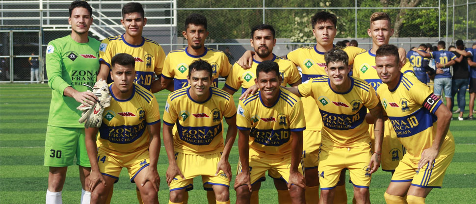 Profesional en la cancha: Delantero del 11 Lobos se gradúa concluye sus estudios universitarios