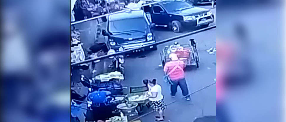 Revelan video del instante cuando camión atropella a vendedores del mercado de Usulután