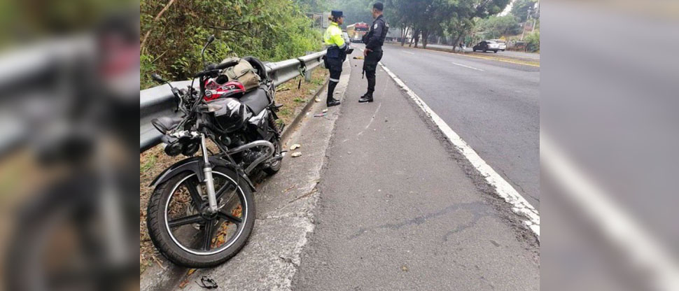 Capturan a motociclista sin licencia que atropelló a peatón en San Pedro Perulapán