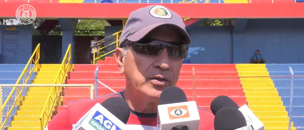 FAS despide al director técnico Octavio Zambrano tras salir escoltado del Quiteño