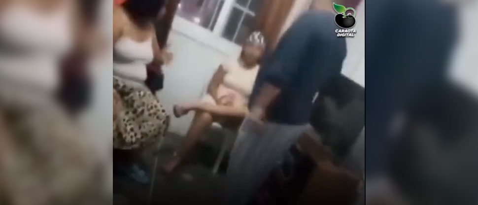 Video: Pastor evangélico le pega una cachetada a su esposa