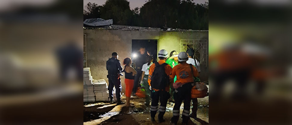 10 personas resultan lesionadas en incendio en cohetería ilegal en Santa Ana