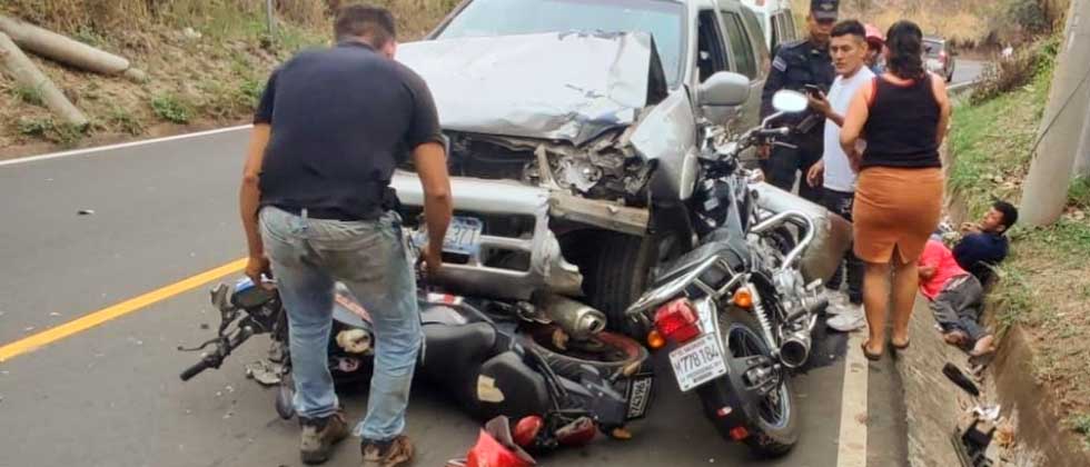 Reportan varias personas lesionadas tras brutal choque