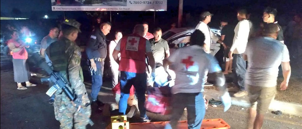 Se reportan varios lesionados tras vuelco de un vehículo en carretera Panamericana