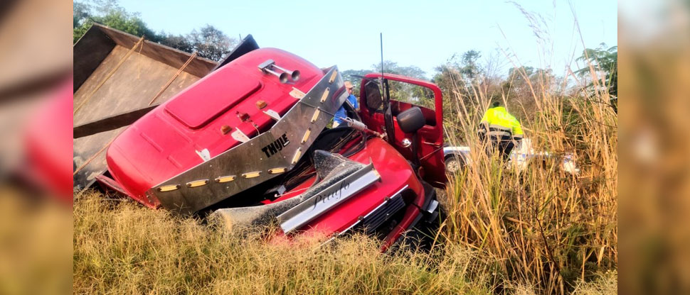 Conductor pierde el control de camión y se accidenta en Santa Ana – El Blog