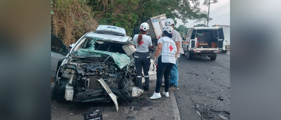 Joven de 24 años muere al chocar su vehículo contra una rastra en carretera Troncal del Norte