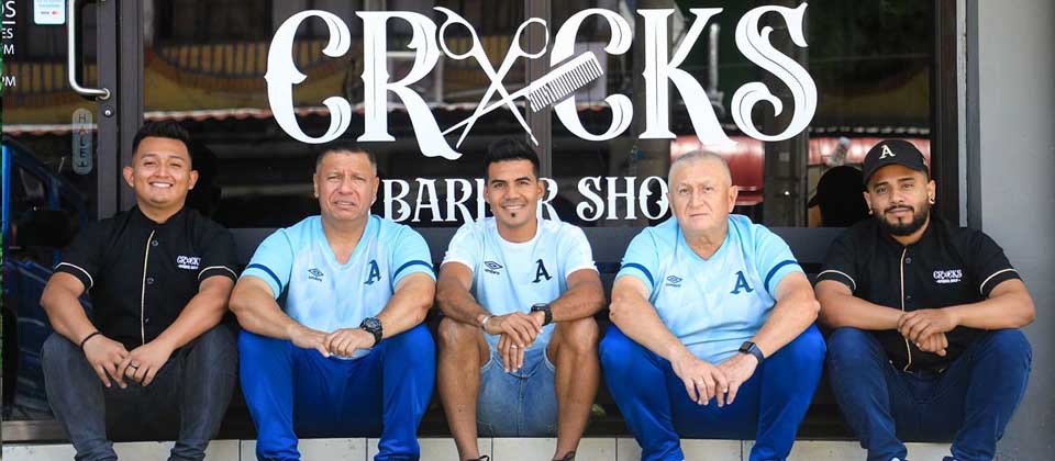 Técnico de Alianza visita barbería que es frecuentada por Fito Zelaya para cortarse el cabello