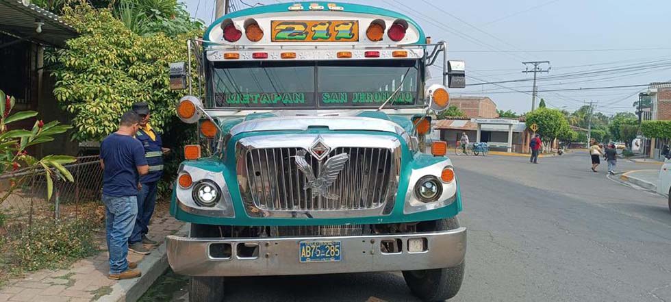 Sancionan a motorista de unidad de la ruta 211 por circular con llantas lisas 