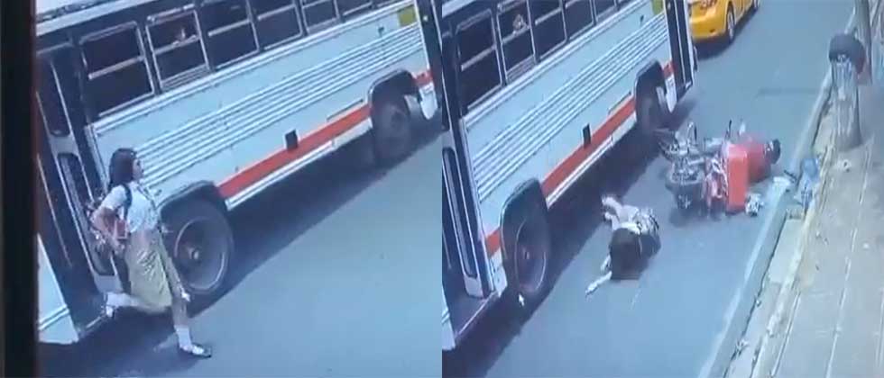 Estudiante es arrollada por motociclista cuando bajaba de un bus a media calle