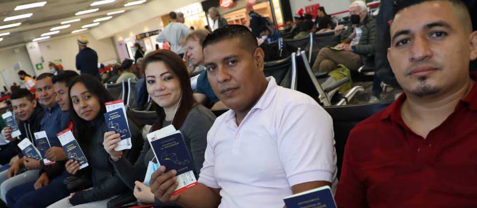 Nuevo contingente de salvadoreños saldrá el próximo lunes a trabajar de forma legal a Canadá