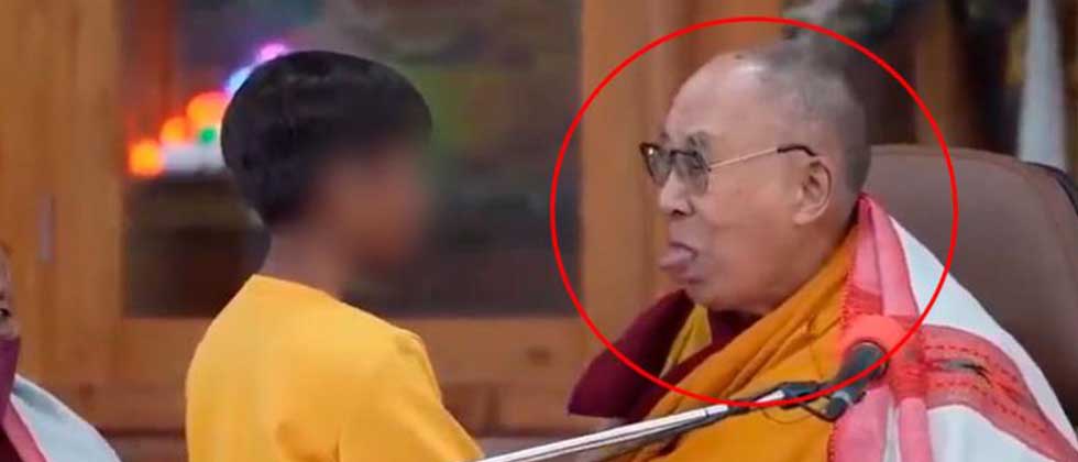 Dalai Lama se disculpa por besar en la boca a un niño y pedirle que le chupara la lengua