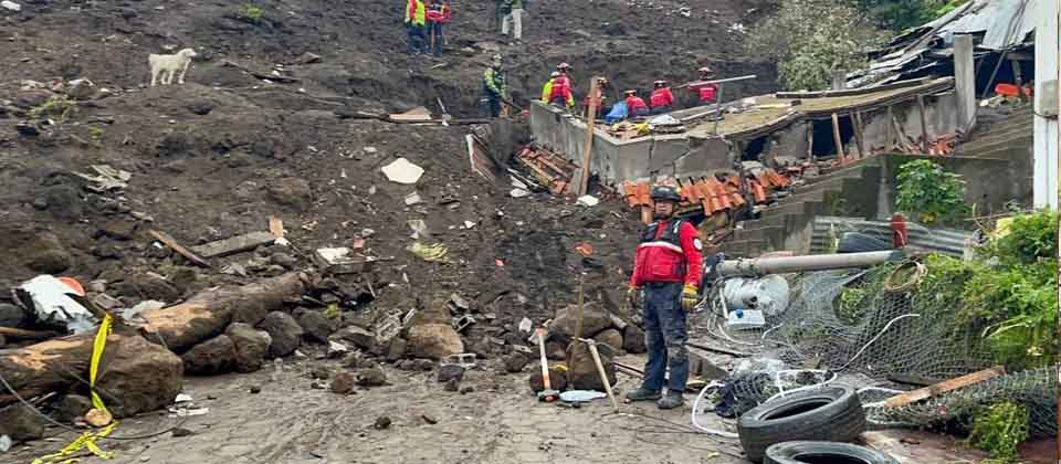 Sube a 43 cifra de fallecidos por deslizamiento de tierra en Ecuador