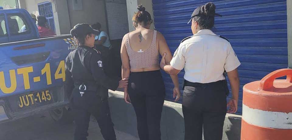 Guatemala expulsa a salvadoreña por tener orden de captura