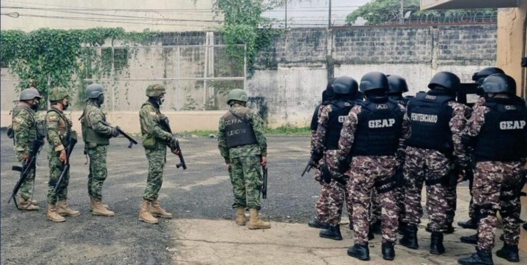 Enfrentamiento en cárcel de Ecuador deja 12 fallecidos y 3 lesionados