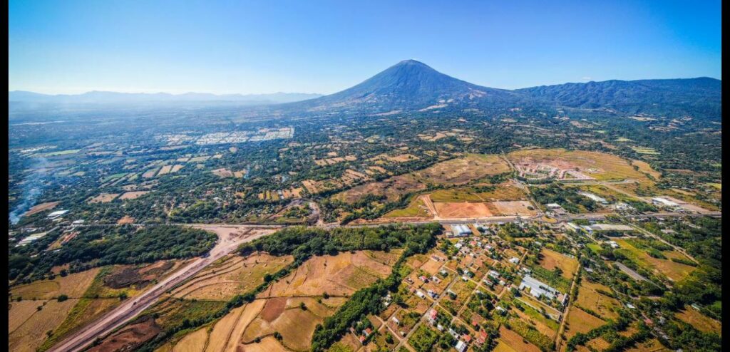 Construcción de periférico Gerardo Barrios lleva un avance de 82%