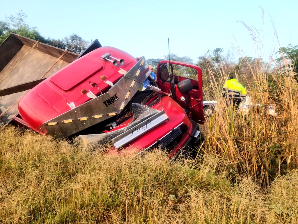 Conductor pierde el control de camión y se accidenta en Santa Ana – El Blog