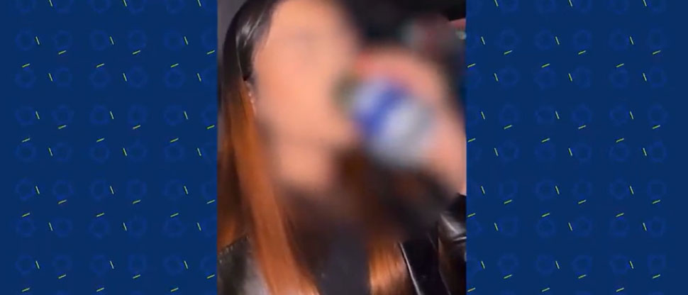 Influencer genera polémica por grabar video bebiendo cerveza mientras conducía