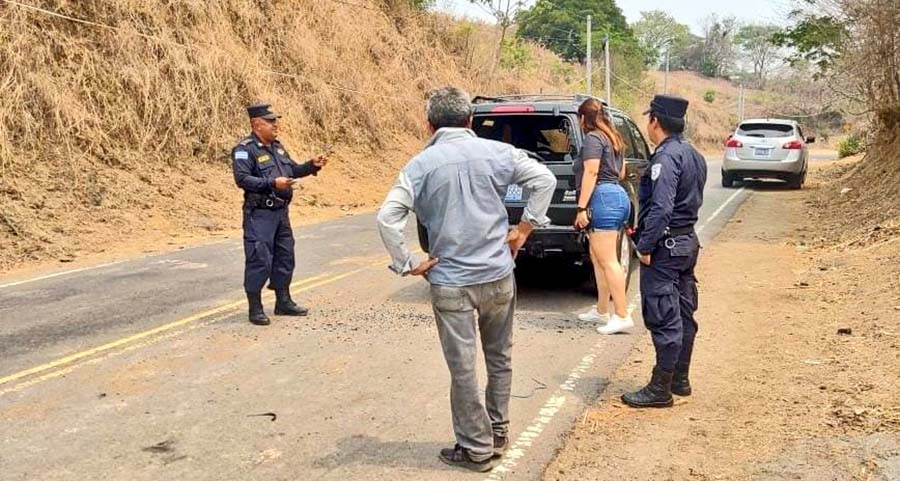 Motociclista impacta contra camioneta en la carretera Longitudinal del Norte